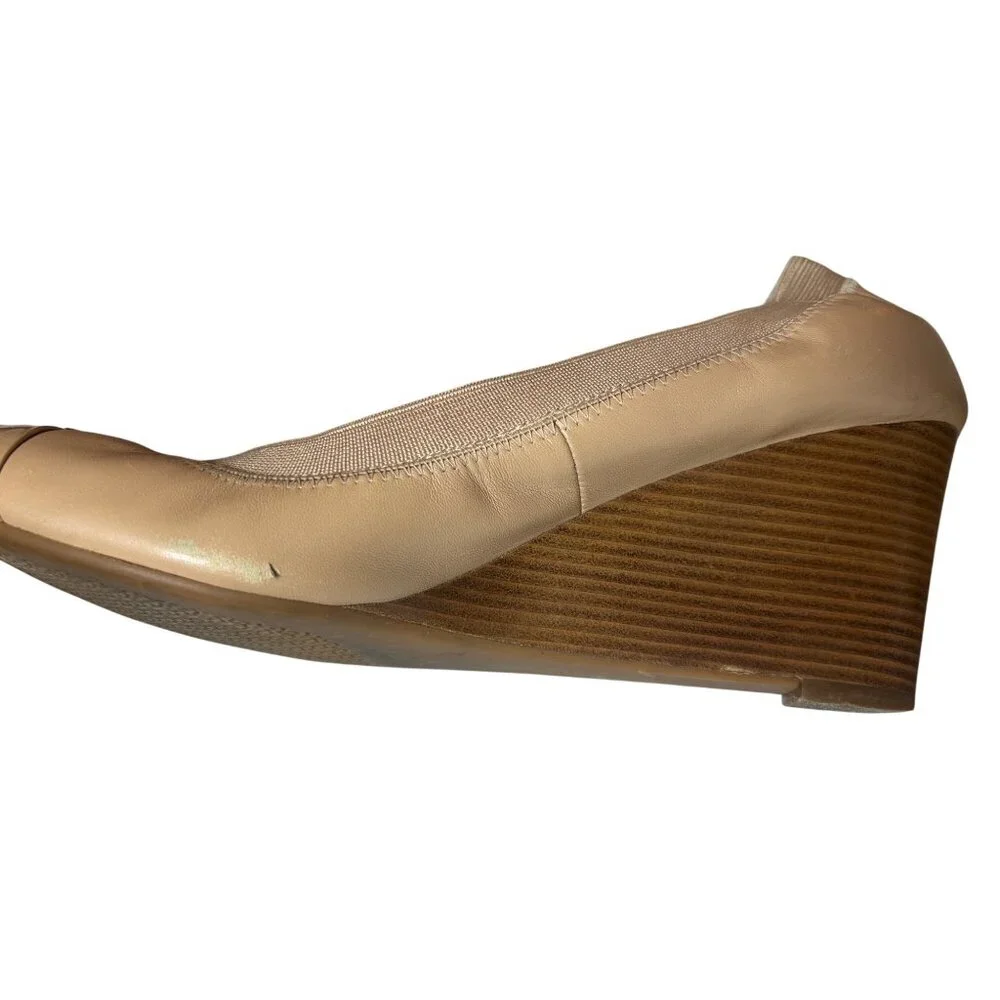 Tory Burch Beige Buttery Leather Wedge Heels Gold Logo Womens Size 10M Classic - Picture 10 of 12